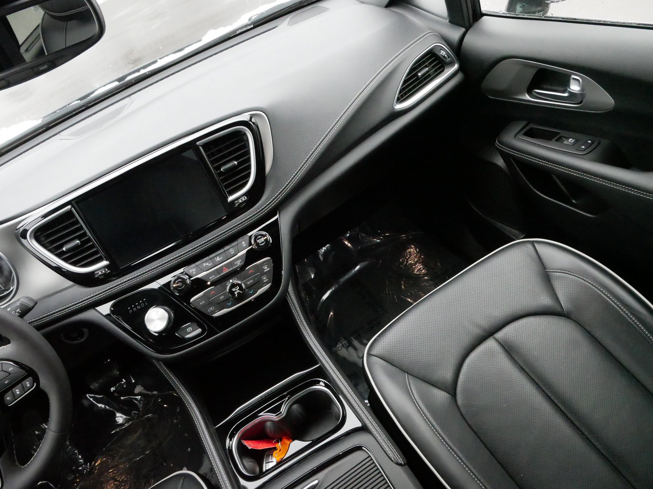 Used 2024 Chrysler Pacifica Limited w/ S Appearance Package image 11