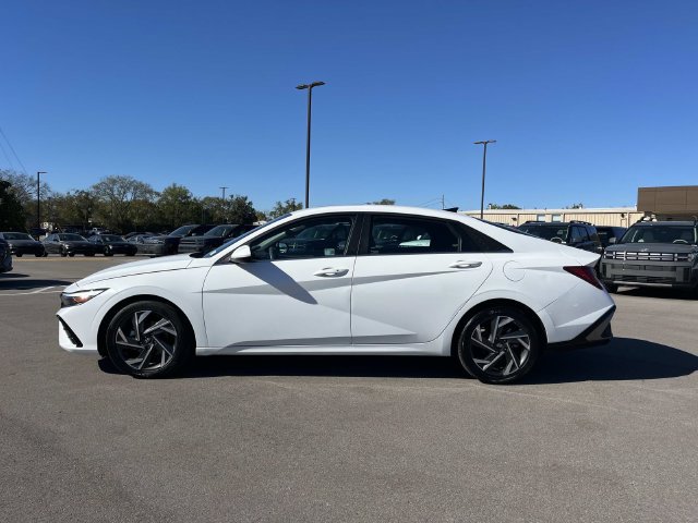 Certified 2025 Hyundai Elantra SEL FWD image 2