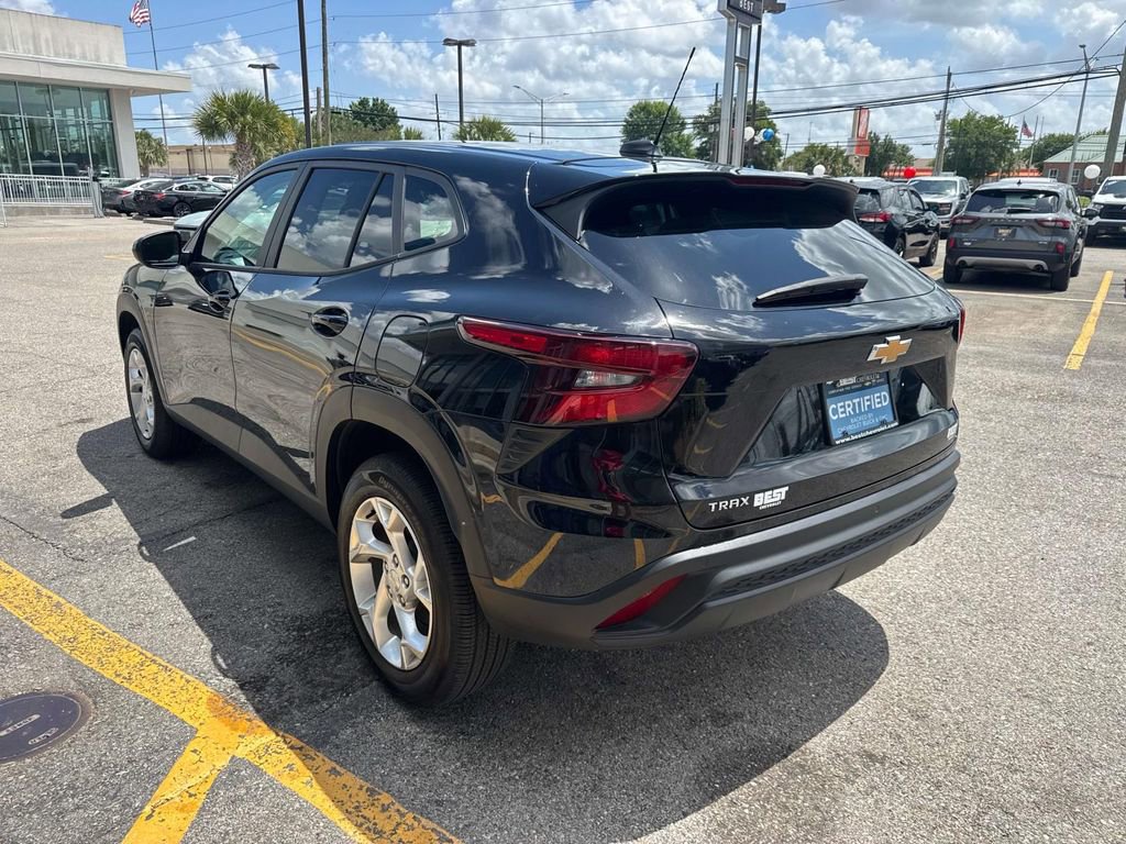 Certified 2025 Chevrolet Trax LS w/ LS Convenience Package FWD image 6