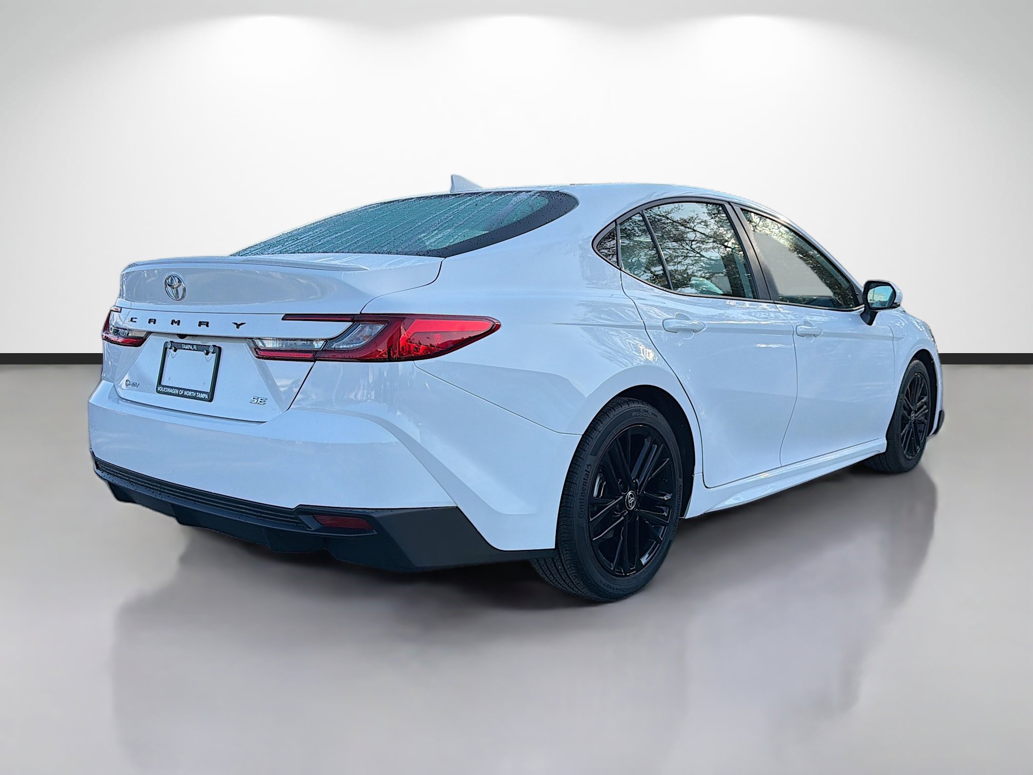 Used 2025 Toyota Camry SE image 3