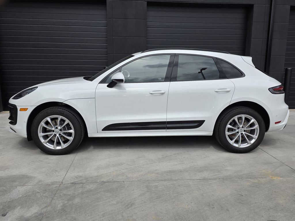 Used 2025 Porsche Macan T image 2