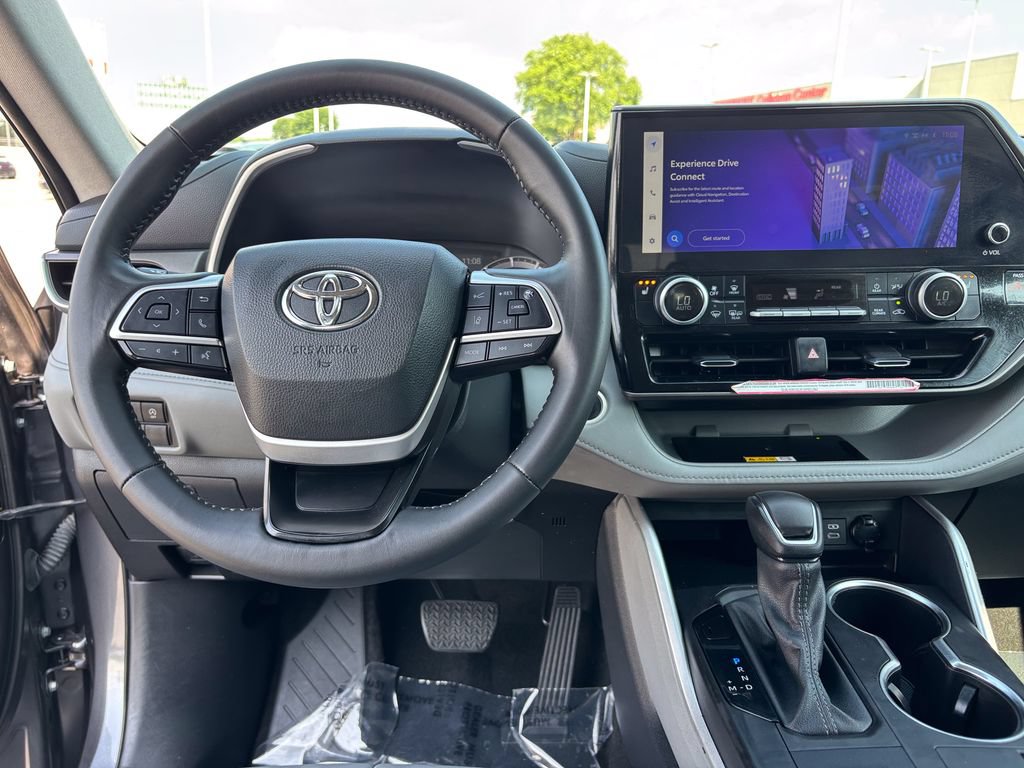 Certified 2024 Toyota Highlander XLE FWD image 24