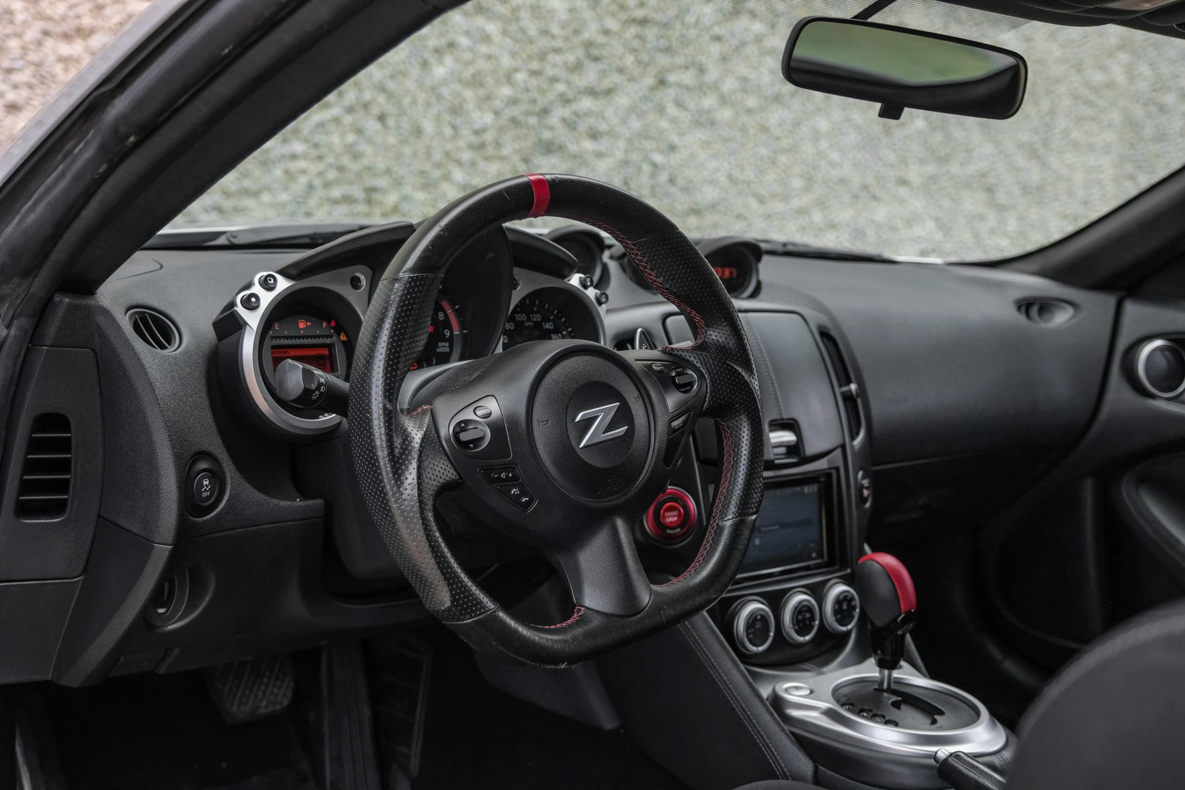 Used 2014 Nissan 370Z Coupe RWD image 3