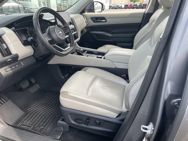 Used 2024 Nissan Pathfinder SL AWD/4WD image 23