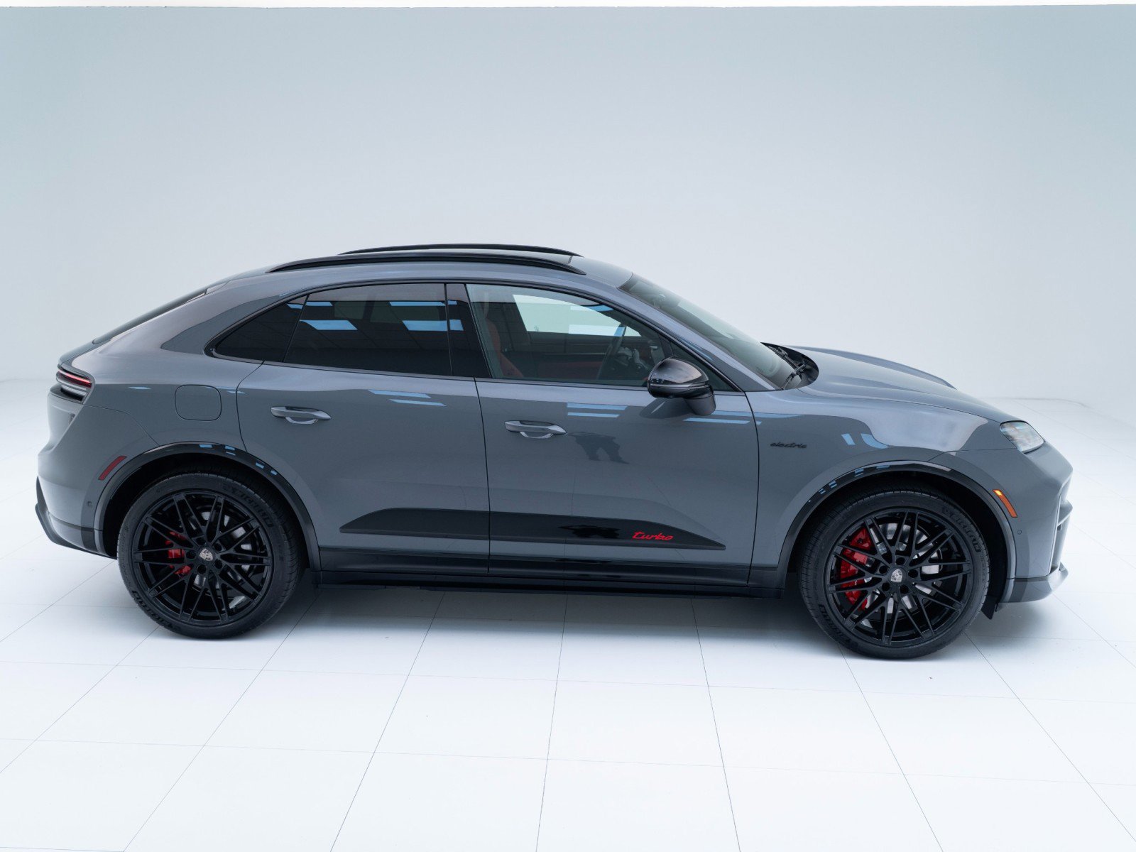 New 2026 Porsche Macan Turbo Electric AWD/4WD image 8