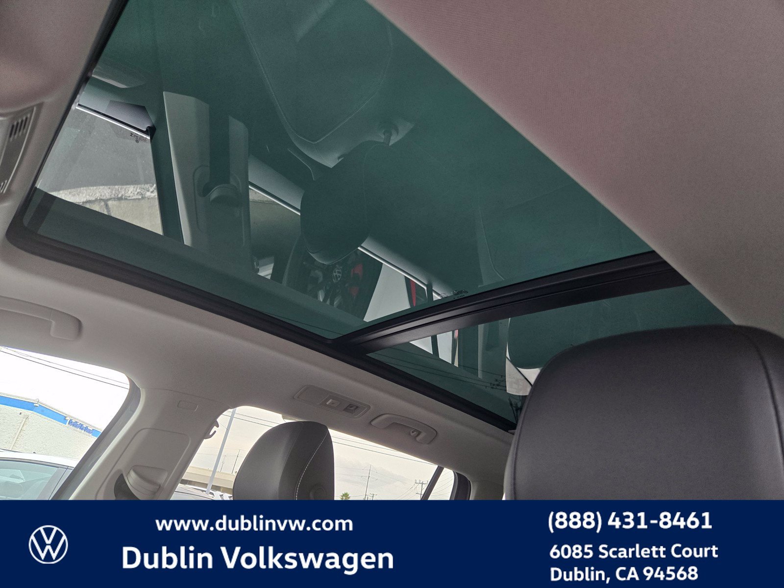 Certified 2023 Volkswagen Tiguan SE w/ Panoramic Sunroof Package FWD image 18