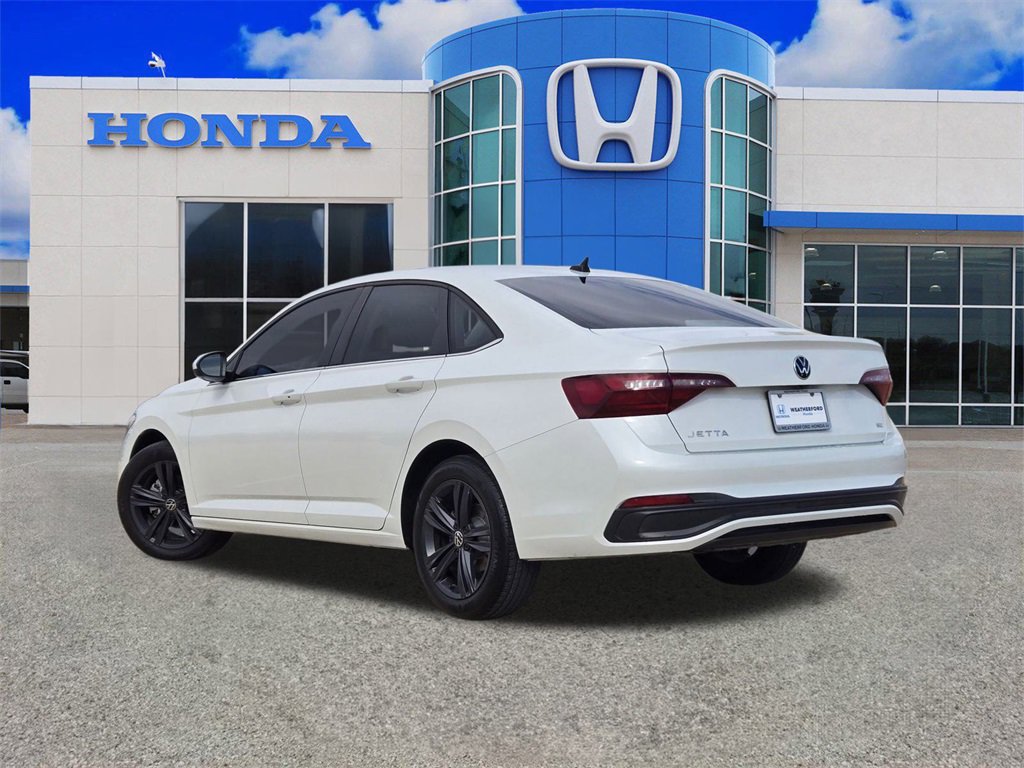 Used 2024 Volkswagen Jetta SE w/ Panoramic Sunroof Package image 5