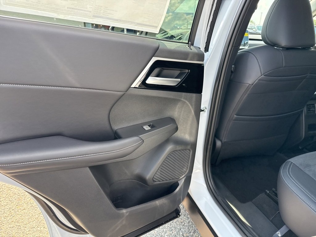 New 2025 Mitsubishi Outlander SE image 19