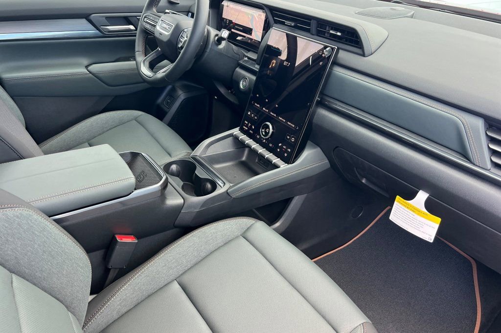 New 2026 GMC Terrain AT4 w/ Technology Package II AWD/4WD image 13