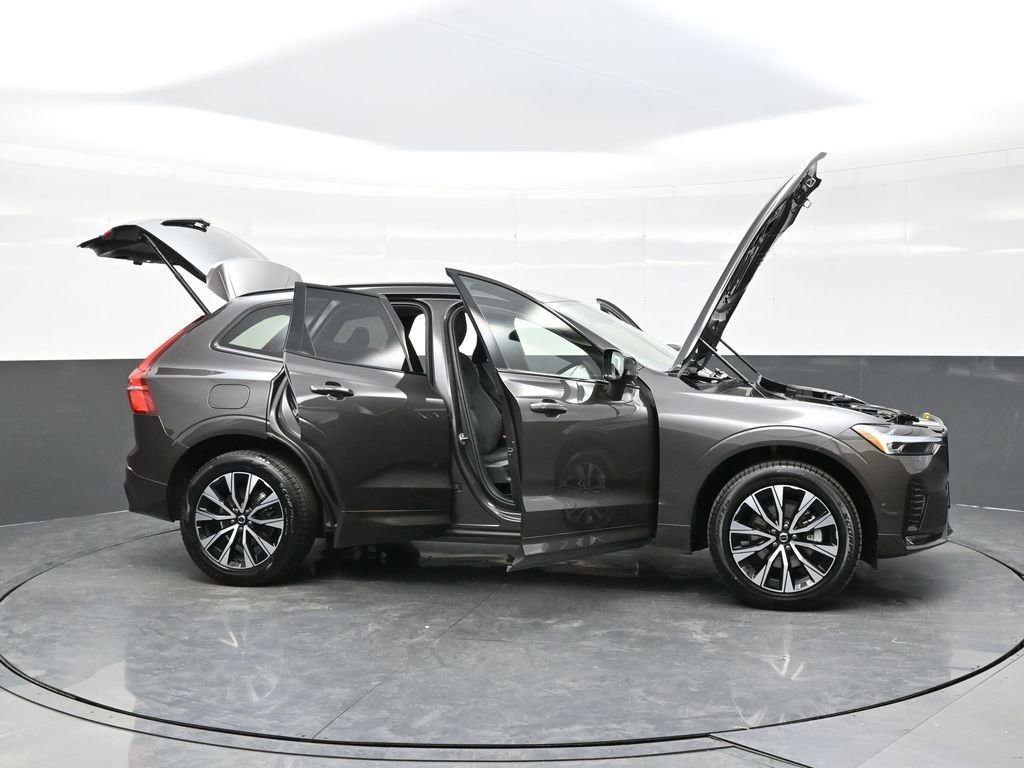 Used 2025 Volvo XC60 B5 Plus w/ Climate Package AWD/4WD image 45