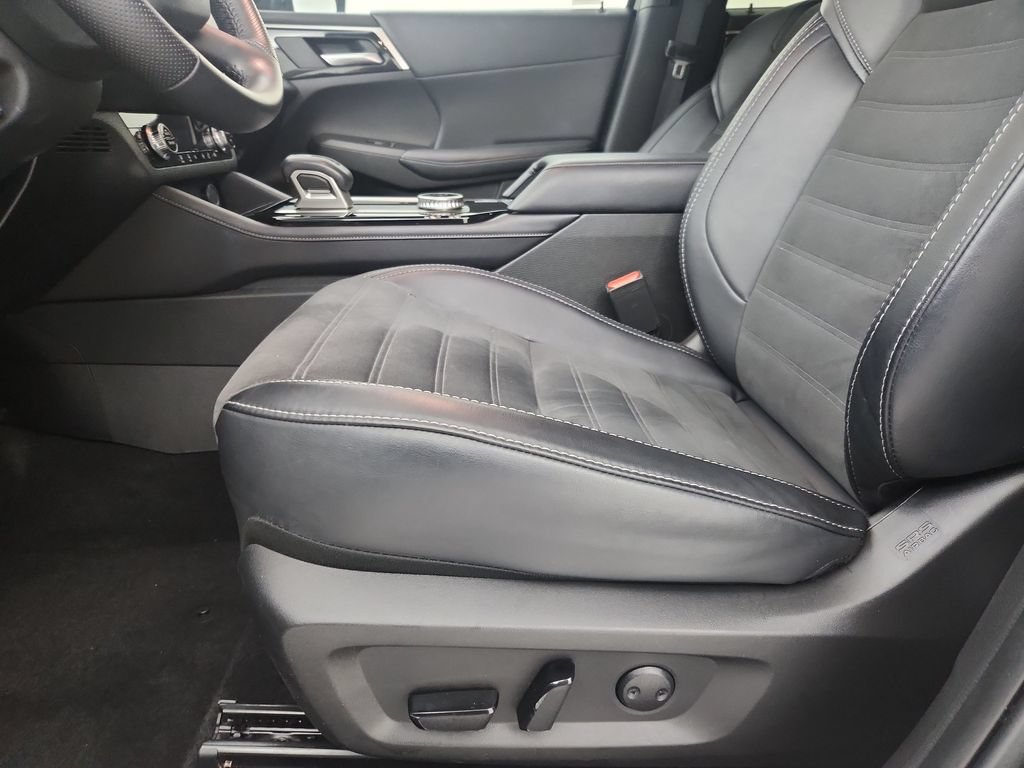 Used 2025 Mitsubishi Outlander SE FWD image 21