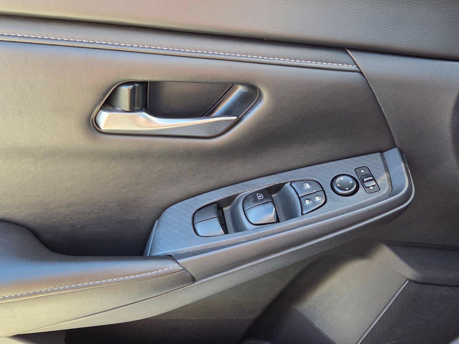 Used 2024 Nissan Sentra SV FWD image 30