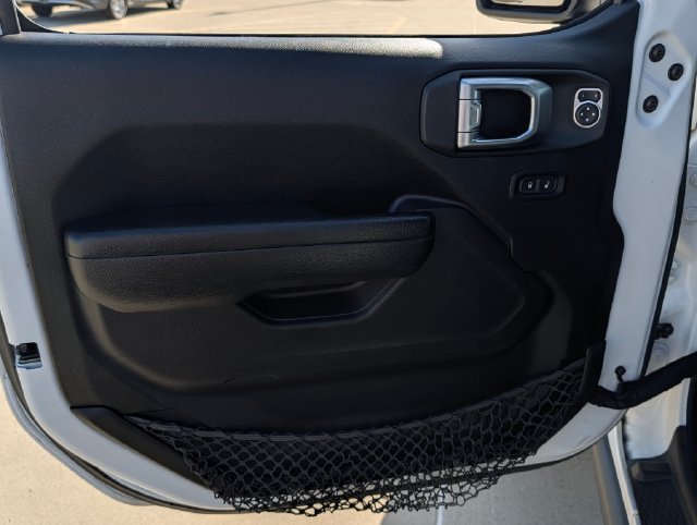 Used 2023 Jeep Wrangler Unlimited Rubicon AWD/4WD image 16