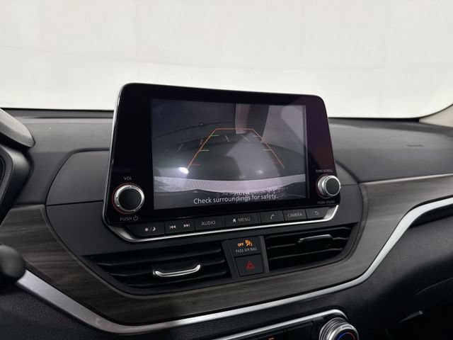 Used 2025 Nissan Altima 2.5 SV FWD image 7