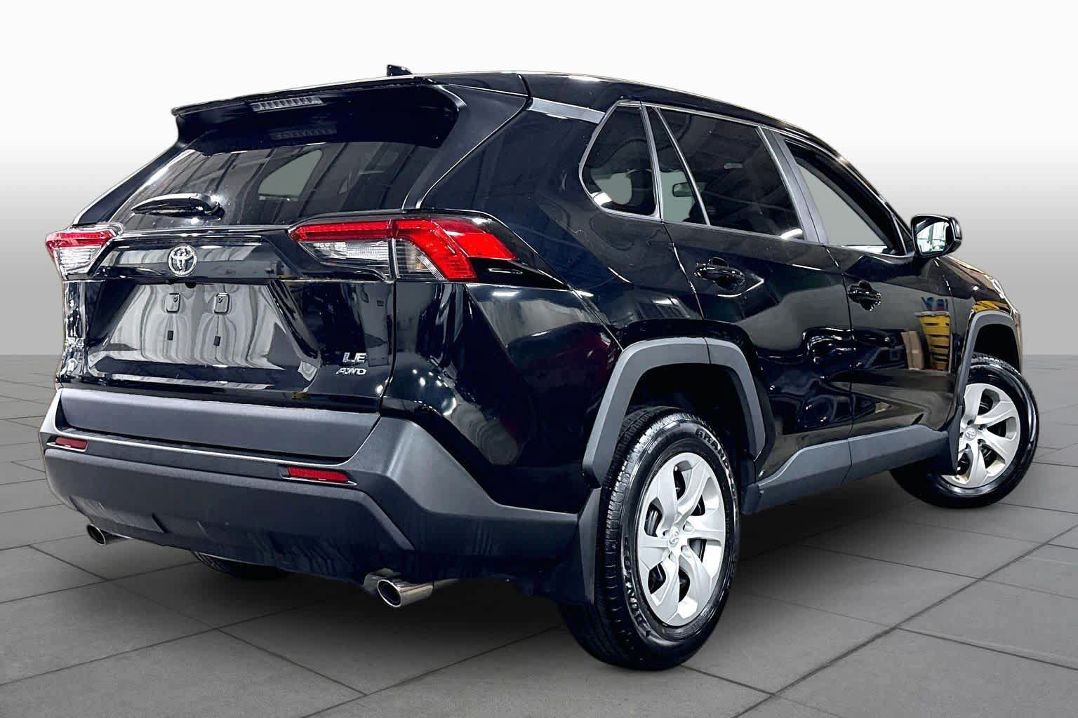 Used 2023 Toyota RAV4 LE AWD/4WD image 13
