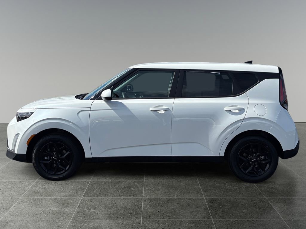 Used 2025 Kia Soul LX FWD image 4