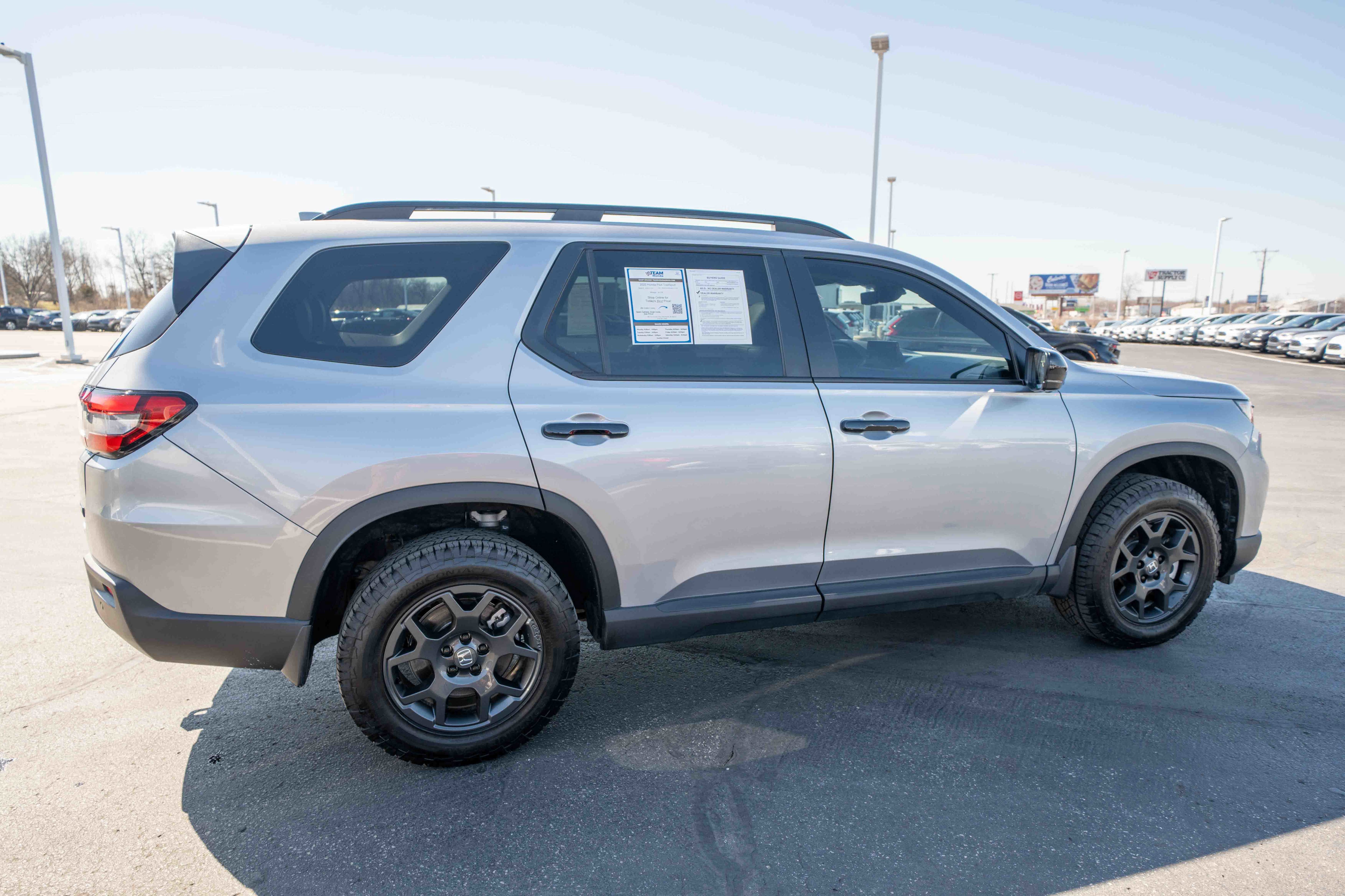 Certified 2025 Honda Pilot TrailSport image 6