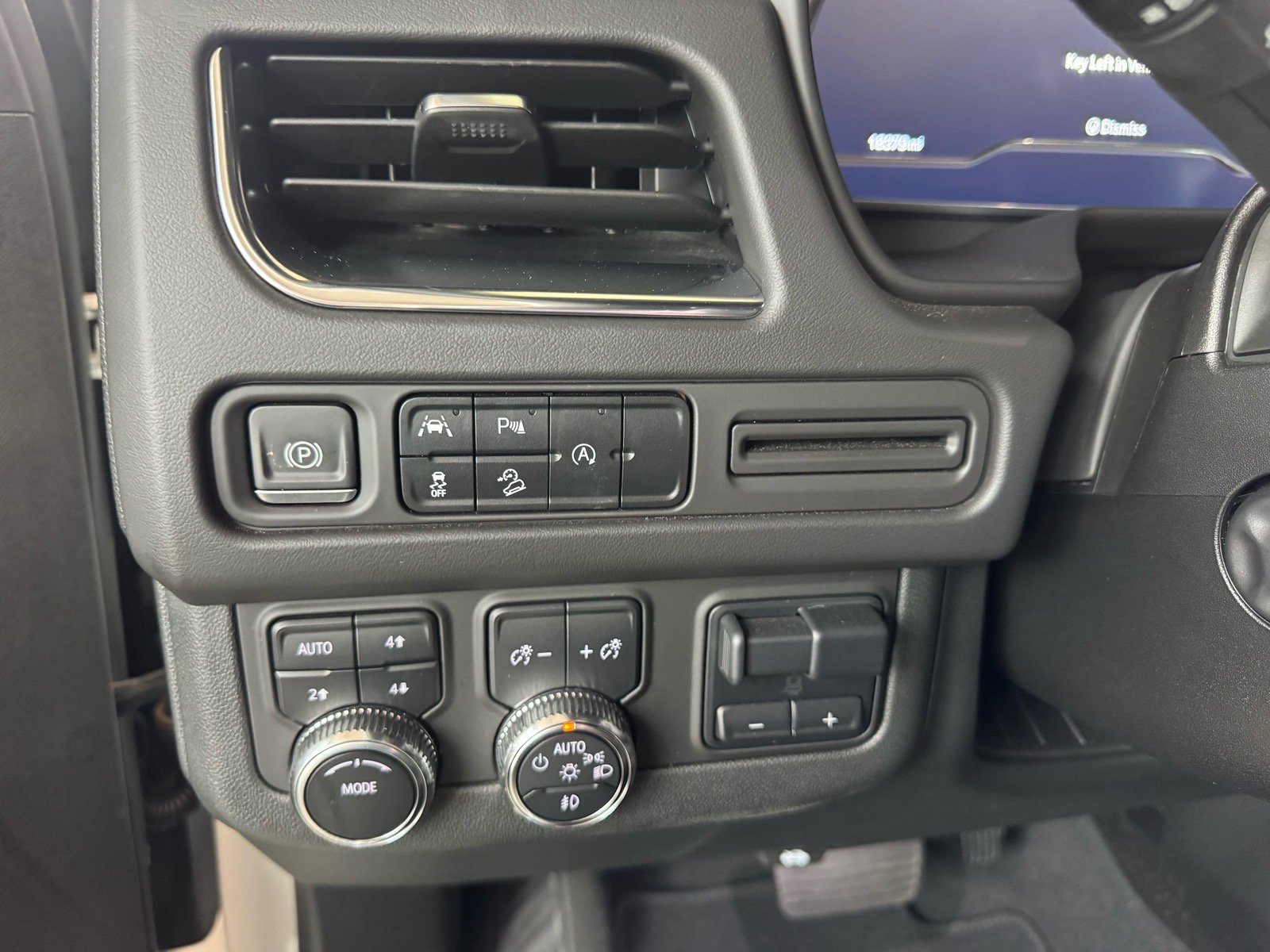 Used 2023 GMC Yukon AT4 w/ Max Trailering Package AWD/4WD image 22