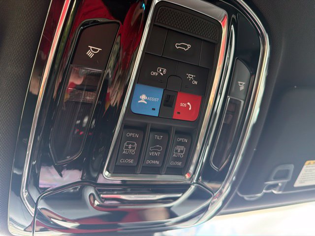 Used 2023 Jeep Grand Cherokee L Summit w/ Luxury Tech Group V AWD/4WD image 35