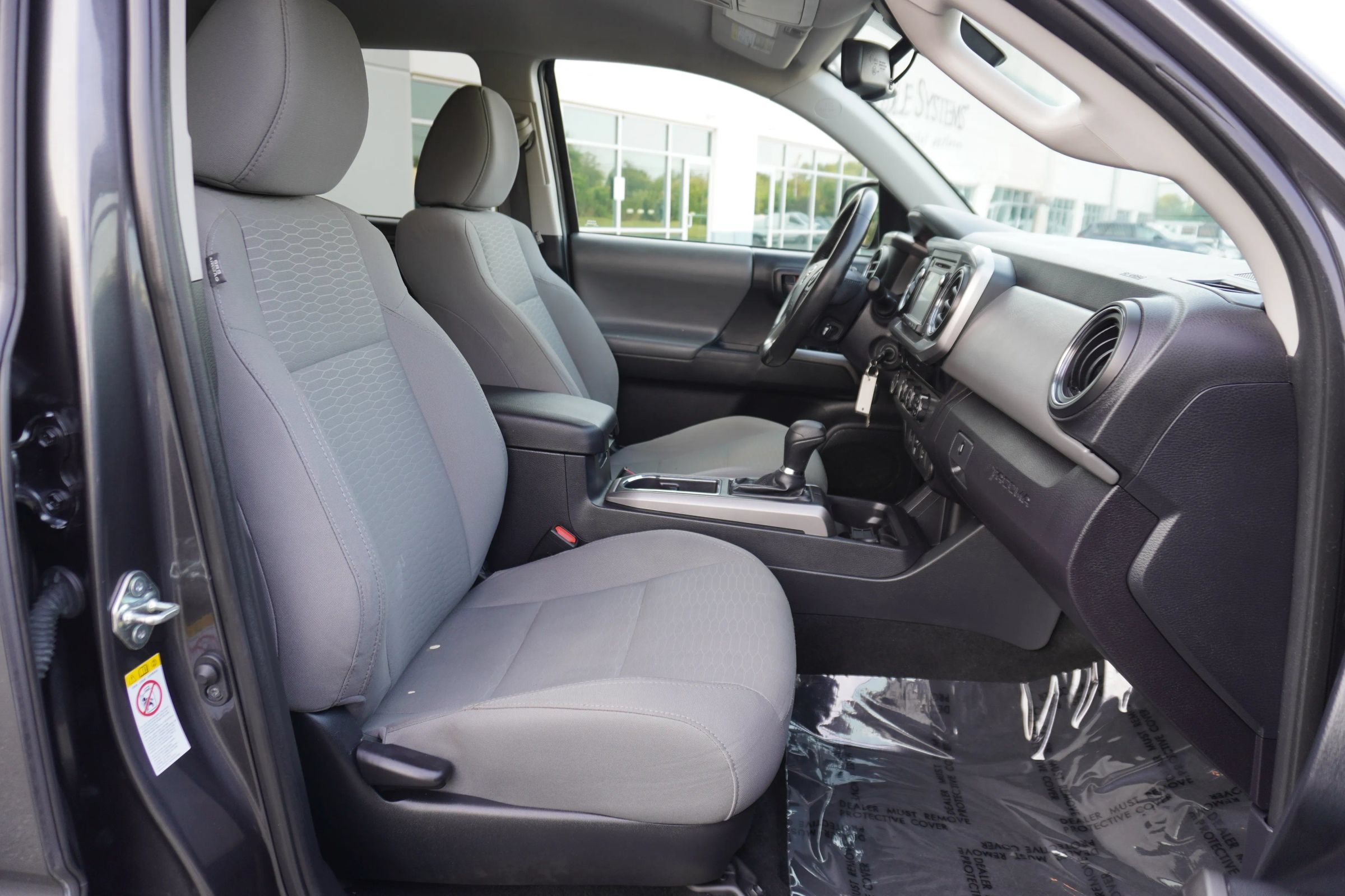 Used 2018 Toyota Tacoma SR5 AWD/4WD image 12