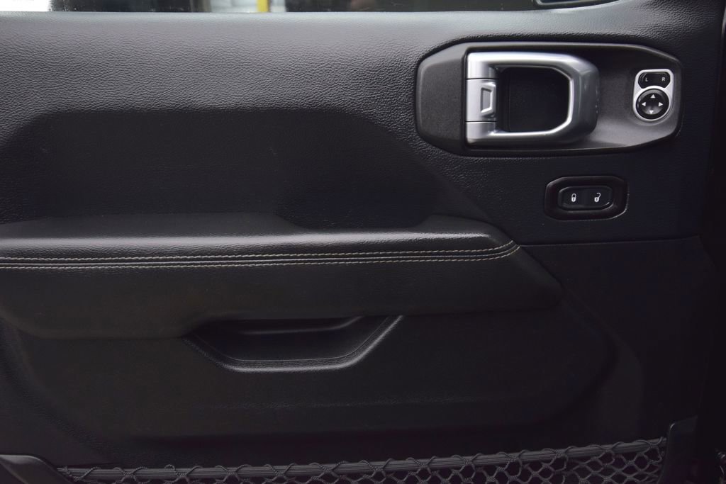 Used 2018 Jeep Wrangler Unlimited Sahara w/ Uconnect 4C Nav & Sound Group image 27