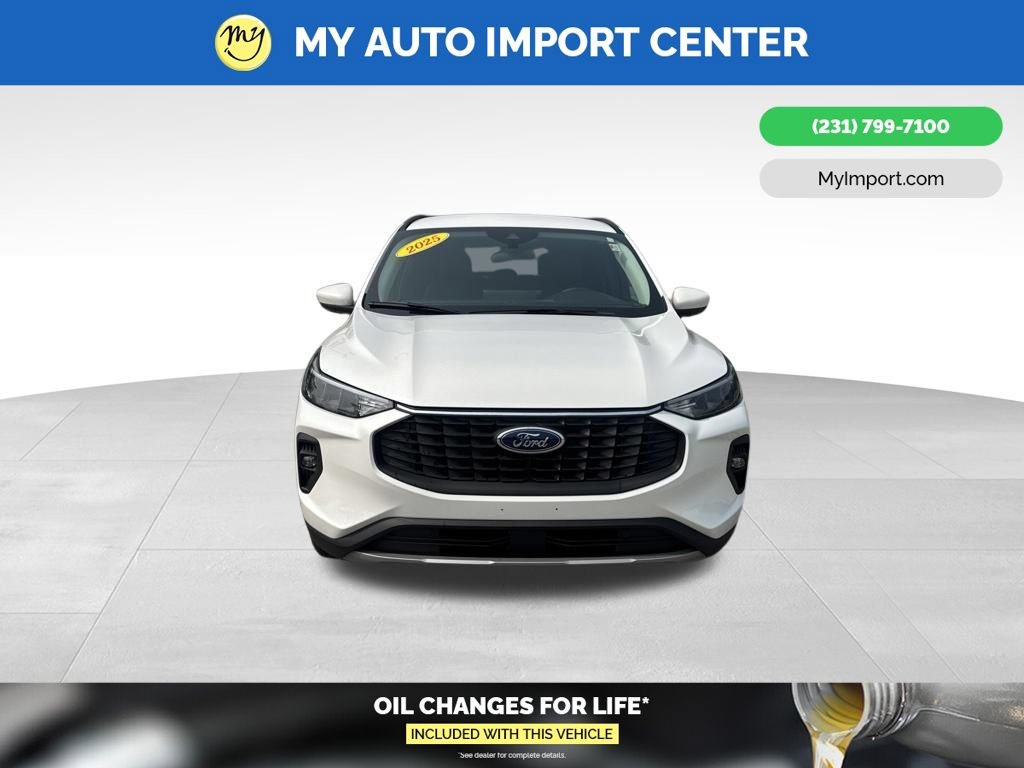 Used 2025 Ford Escape SE FWD image 2