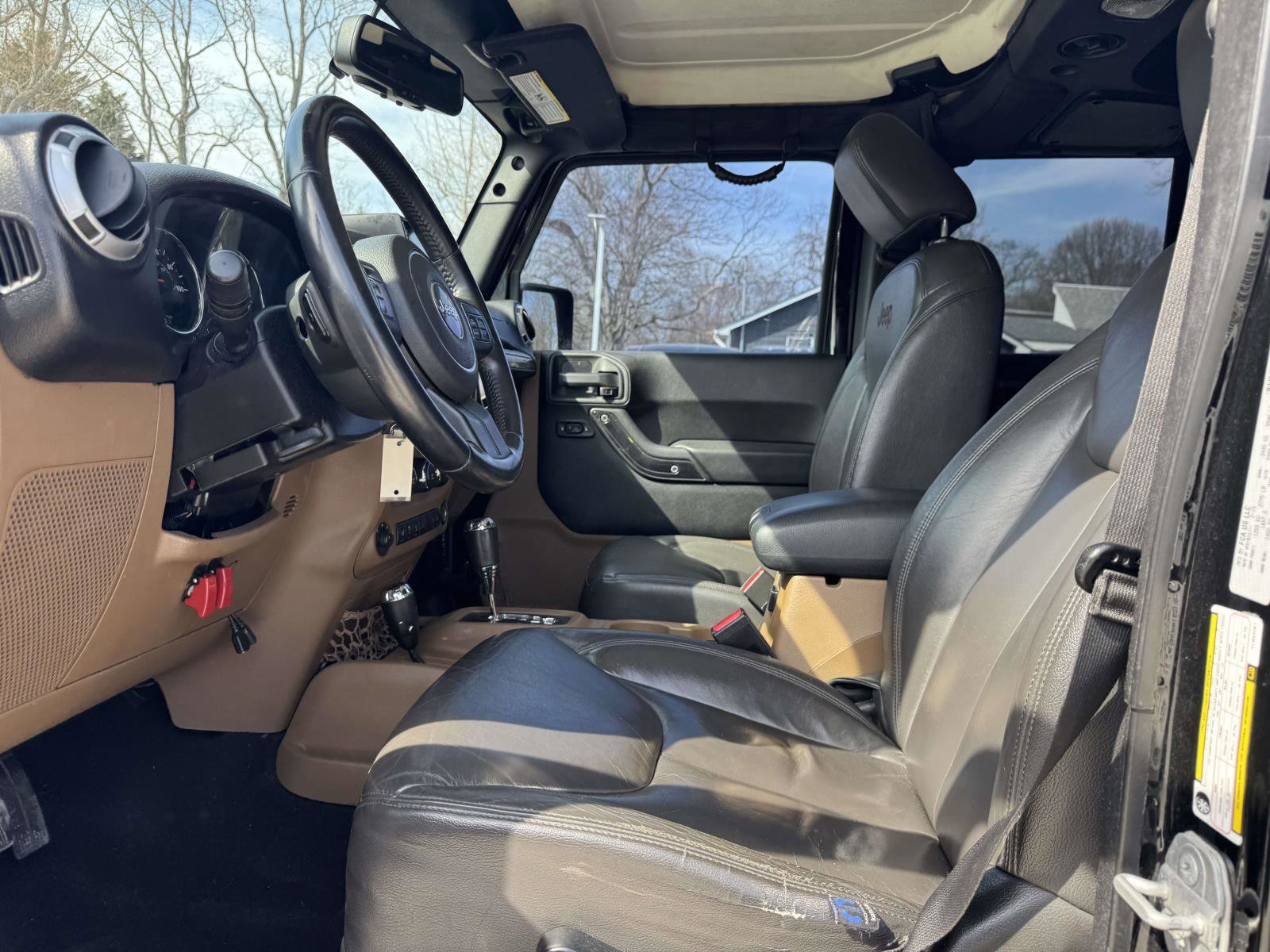 Used 2015 Jeep Wrangler Unlimited Sahara AWD/4WD image 13
