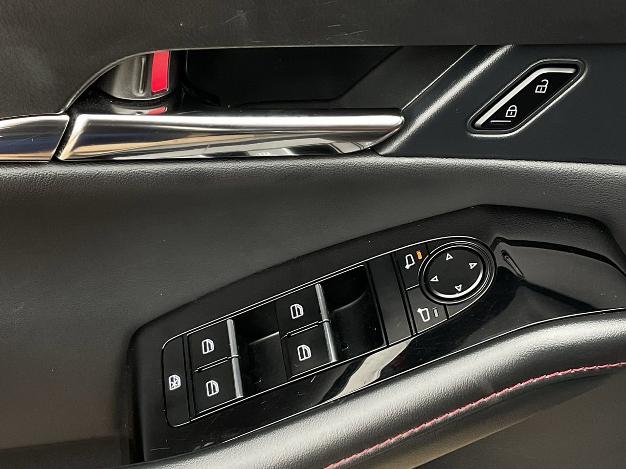 Used 2025 MAZDA CX-30 AWD 2.5 S w/ Preferred Package image 13