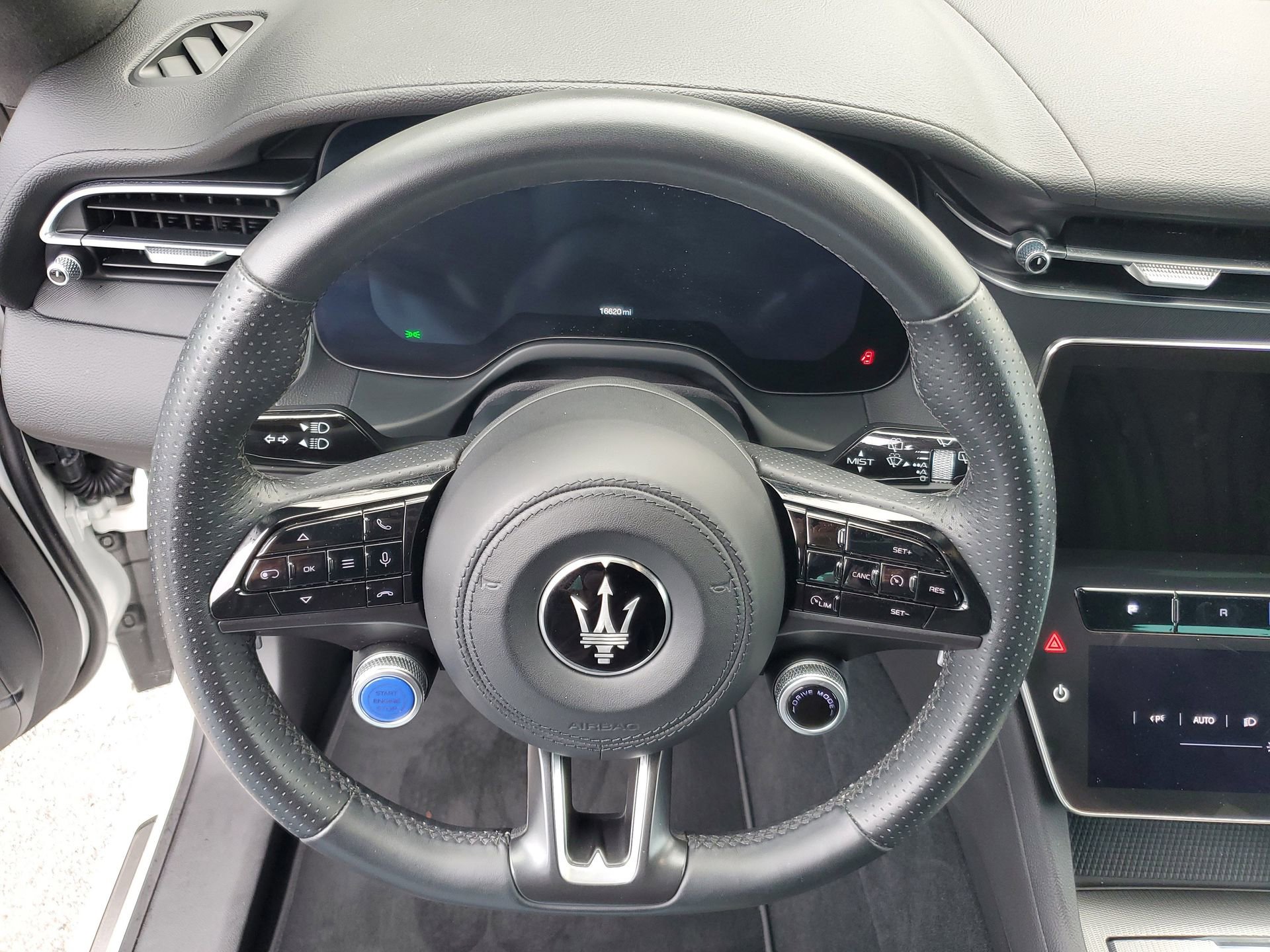 Used 2024 Maserati Grecale GT image 21