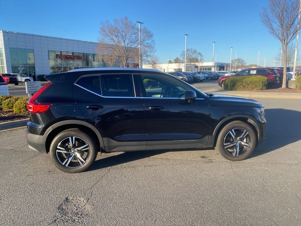 Used 2024 Volvo XC40 B5 Core image 8