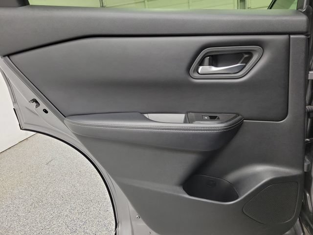 Used 2024 Nissan Rogue SV AWD/4WD image 9