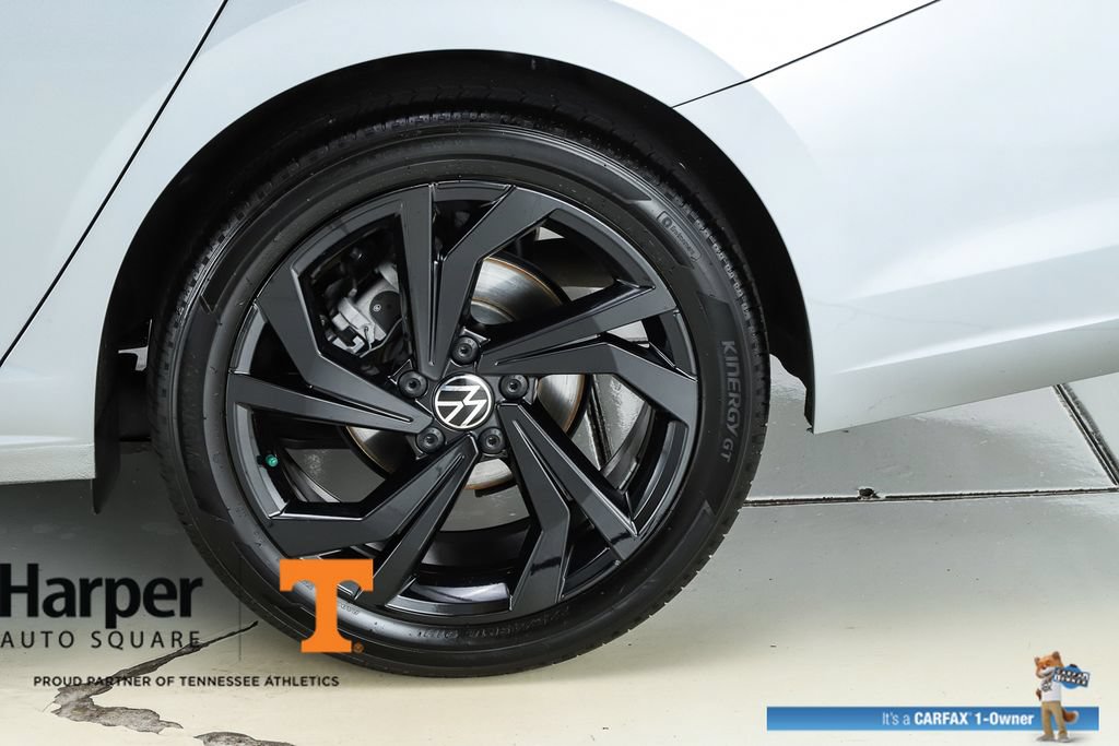 Used 2025 Volkswagen Jetta SE w/ Sunroof Package FWD image 6