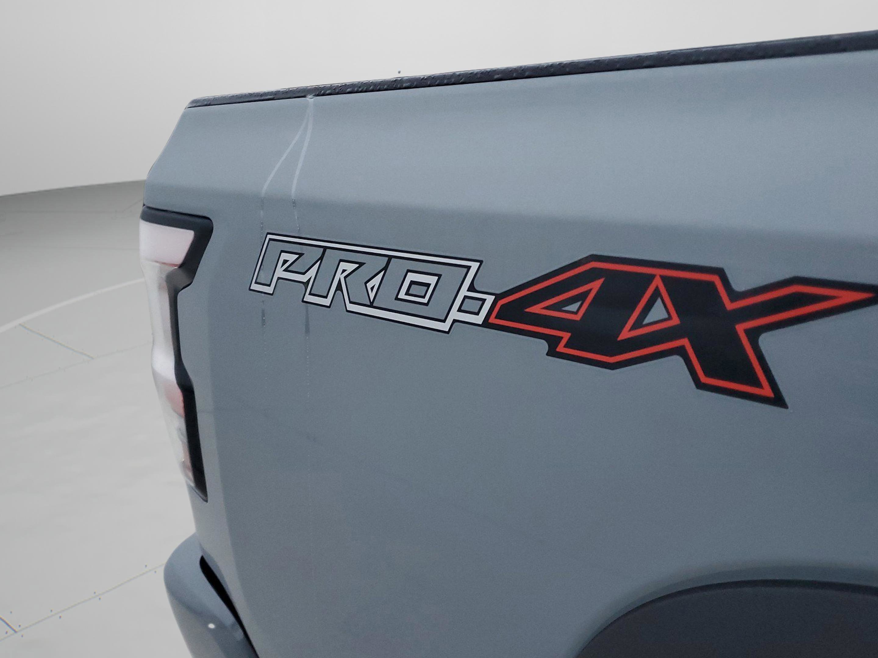 Used 2025 Nissan Frontier PRO-4X image 7