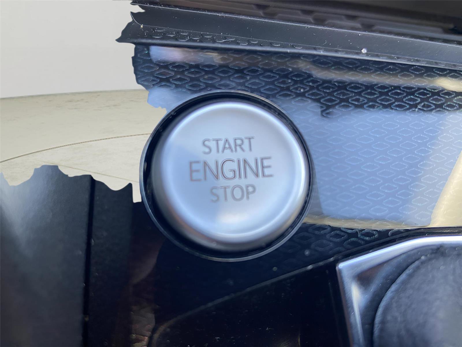 Used 2025 Volkswagen Taos SE image 33