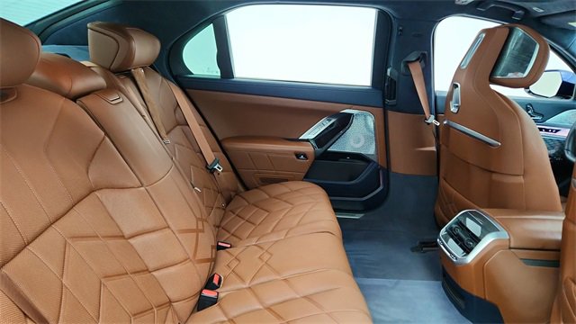 Used 2023 BMW i7 xDrive60 image 25