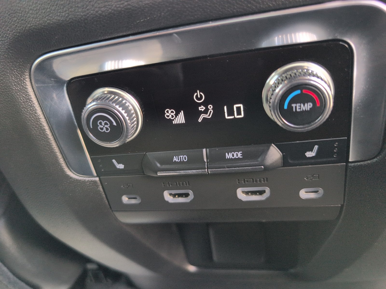 Used 2023 GMC Yukon Denali Ultimate AWD/4WD image 15