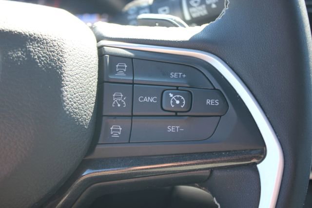 Used 2023 Jeep Grand Cherokee Altitude image 15