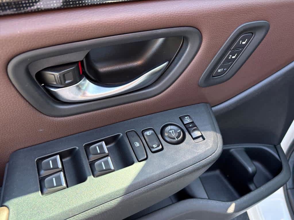 Used 2025 Honda Pilot Elite image 21