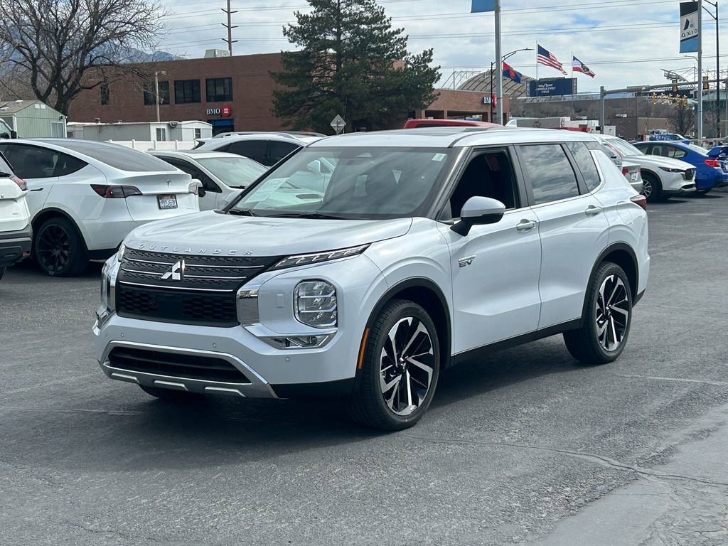 Used 2025 Mitsubishi Outlander 4WD Plug-In Hybrid image 9