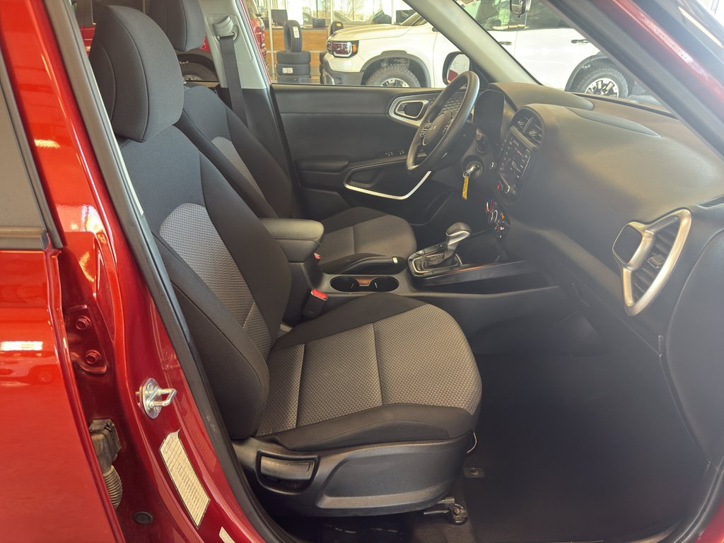 Used 2024 Kia Soul LX w/ Option Group 015 FWD image 17