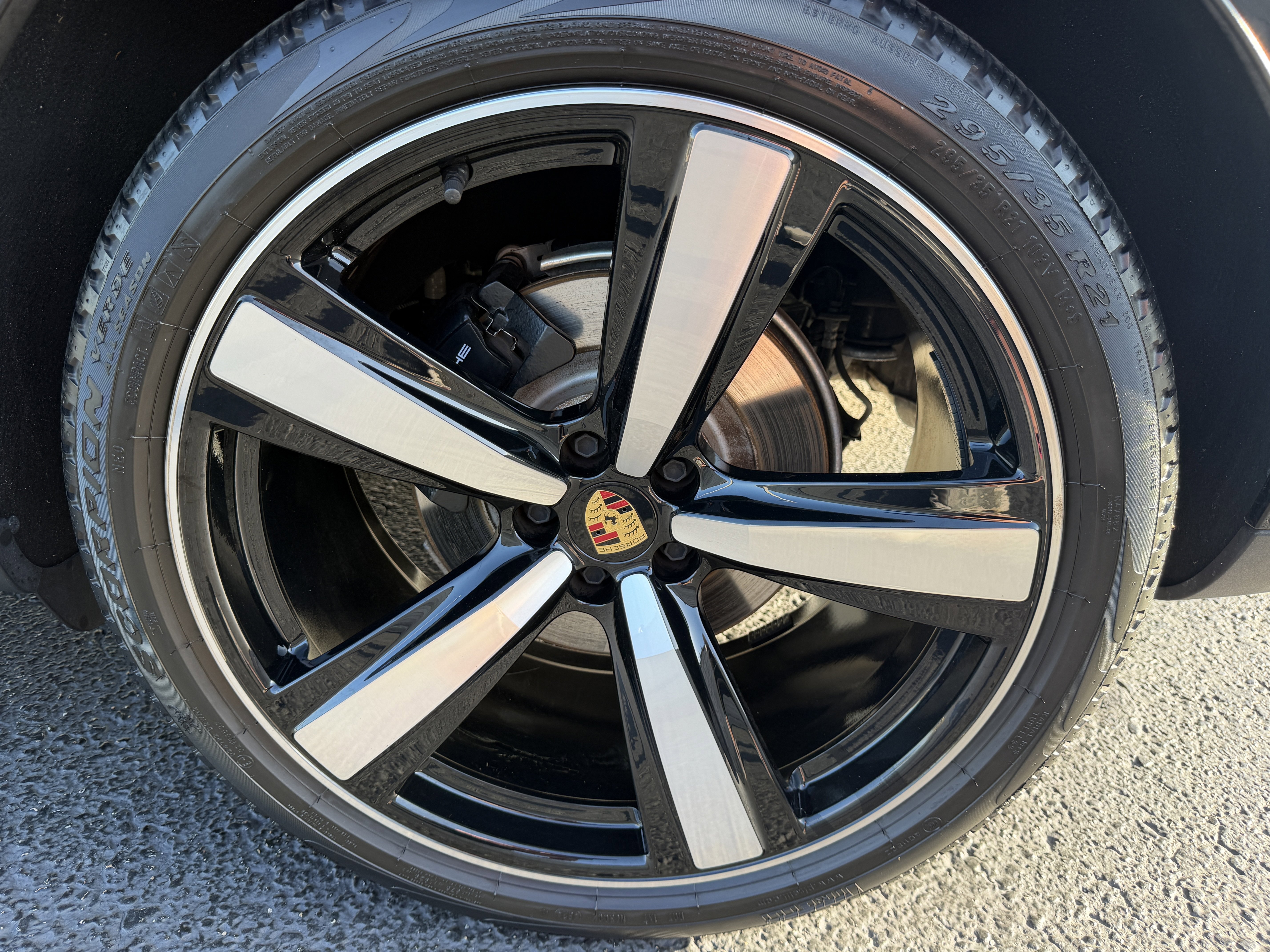 Certified 2025 Porsche Macan Turbo image 10