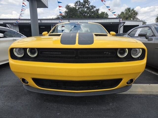 Used 2017 Dodge Challenger R/T w/ Blacktop Package RWD image 2