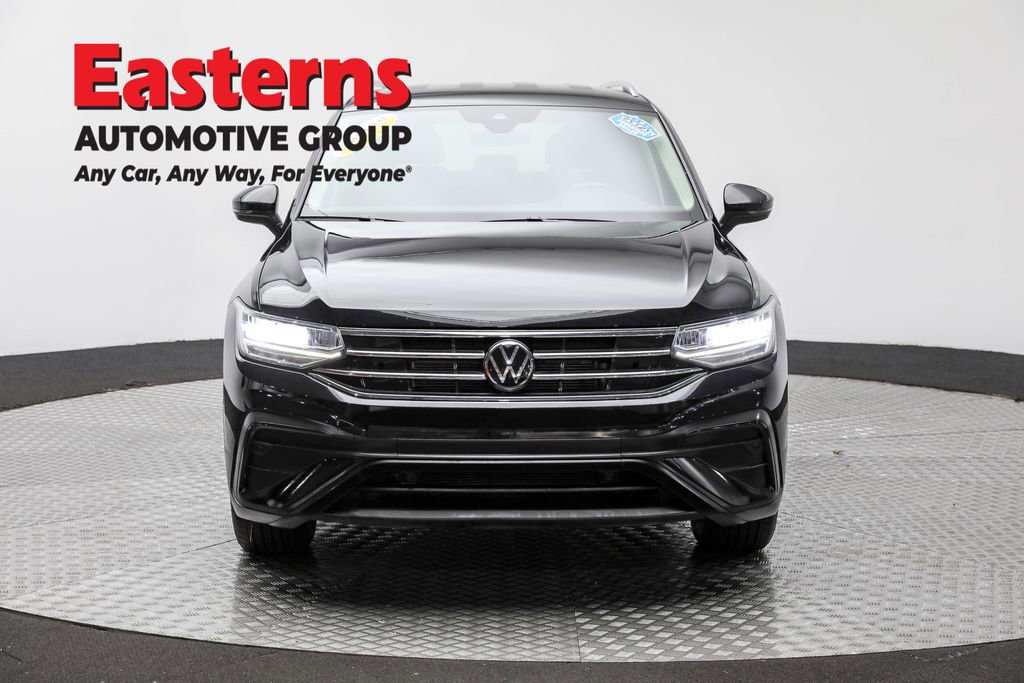 Used 2023 Volkswagen Tiguan SE image 2