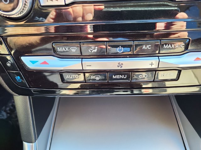 Used 2022 Ford Explorer Limited w/ Equipment Group 301A AWD/4WD image 26