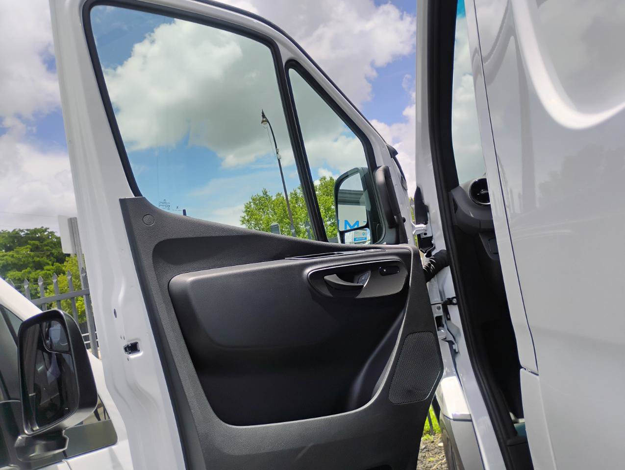 Used 2025 Mercedes-Benz Sprinter 2500 image 27