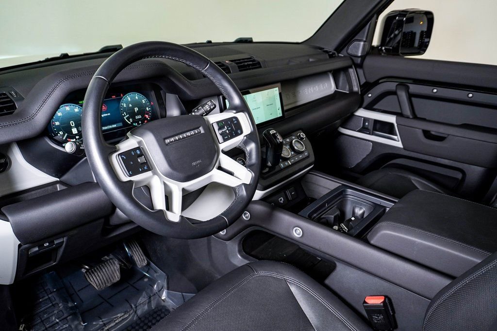 Used 2024 Land Rover Defender 110 S image 24