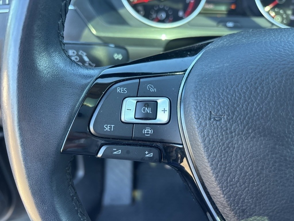 Used 2019 Volkswagen Tiguan SE w/ Panoramic Sunroof Package image 16