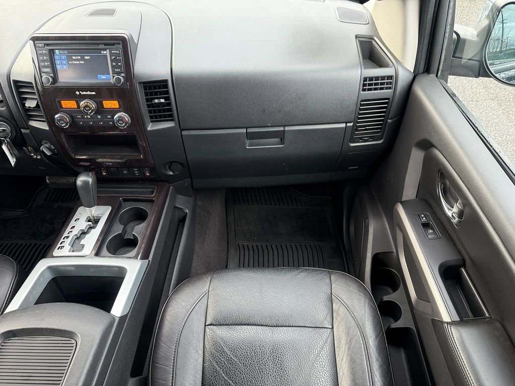 Used 2015 Nissan Titan SL image 19