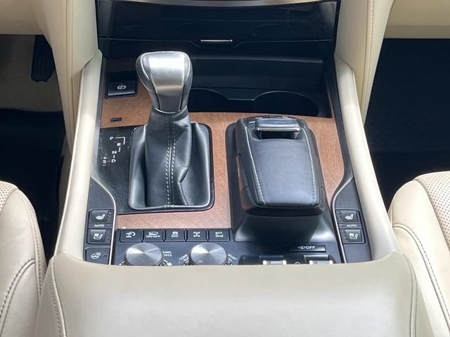 Used 2019 Lexus LX 570 4WD w/ Luxury Package image 17