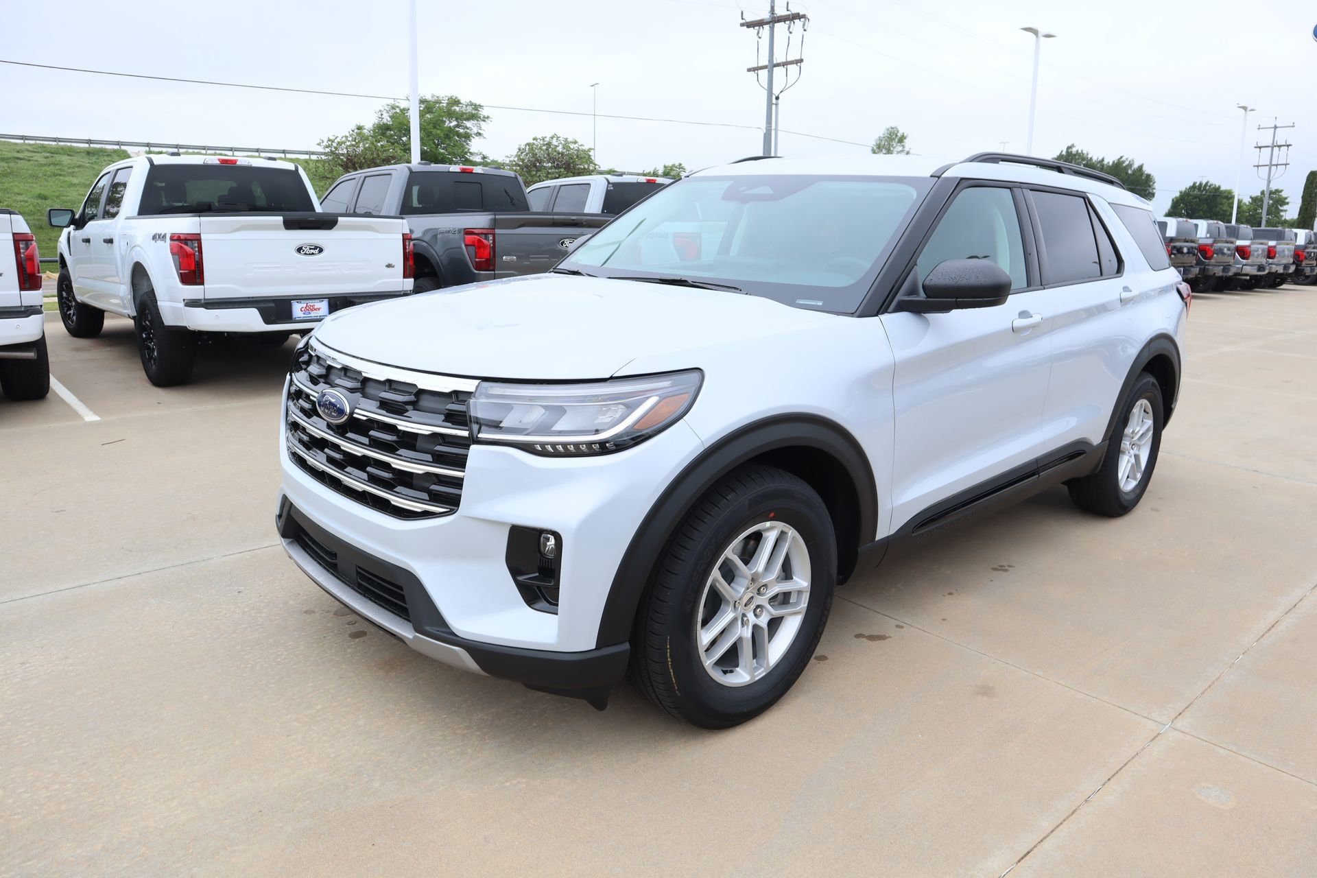 New 2026 Ford Explorer Active RWD image 11